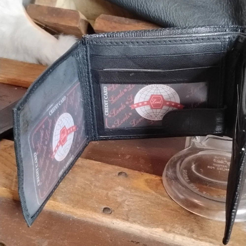 Black Tri Fold Textured  Leather Men's Wallet